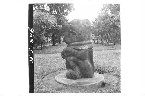 Large stone tiger in the round (left profile)