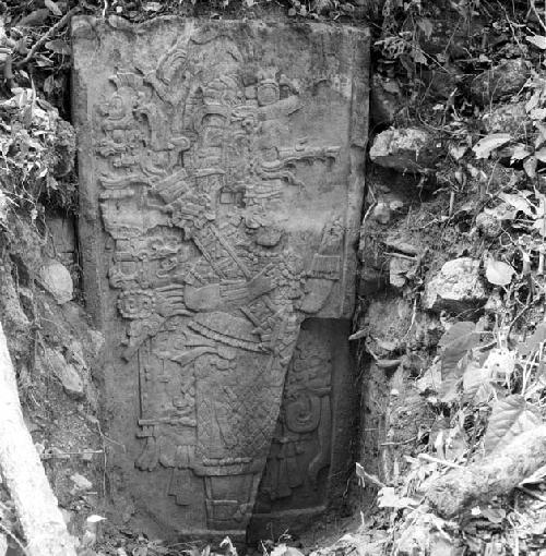 Stela 16 at Dos Pilas