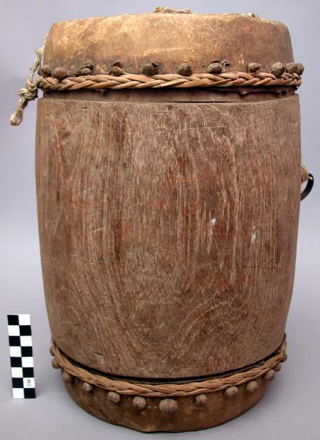Small double-headed drum - used in the temples to call the +