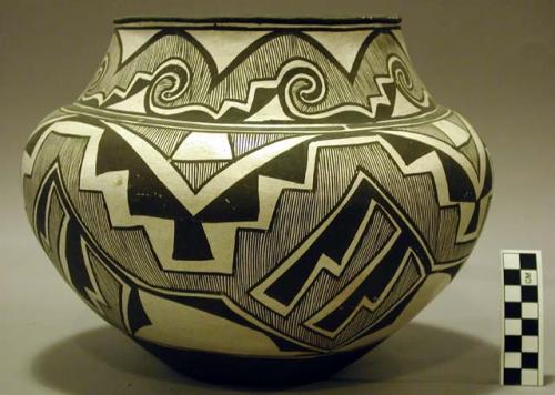 Pottery vessel