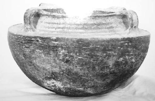 Four handled bowl - Pre-Classic