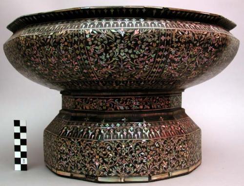 Mother-of-pearl inlaid pedastalled bowl - "pann"