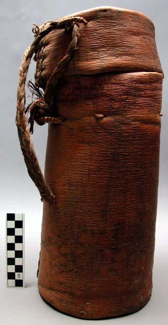 Quiver or pail used for carrying arrows of hunter