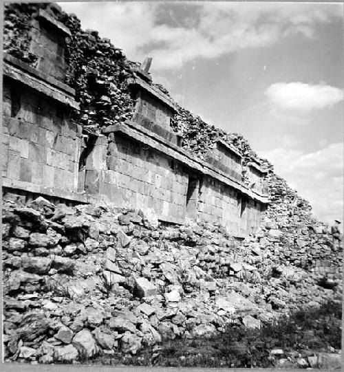 Str. 2B1, S. facade of 3rd story of Palace.