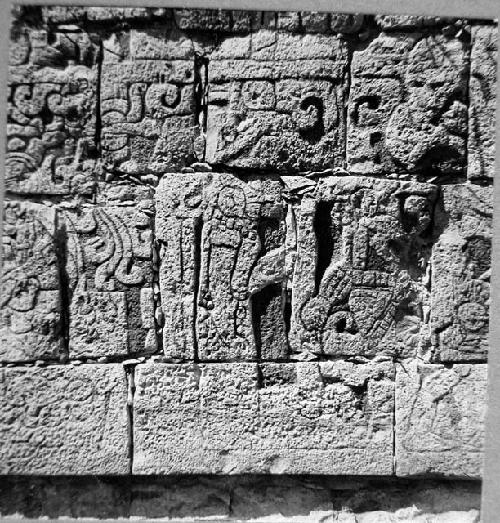 2D1. North Temple. Lower row across North vault.