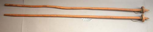 Snow Staff with rim at the bottom of leather straps (yaghidje)