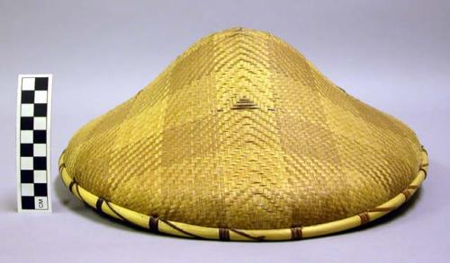 Woven hat with wide checkered pattern
