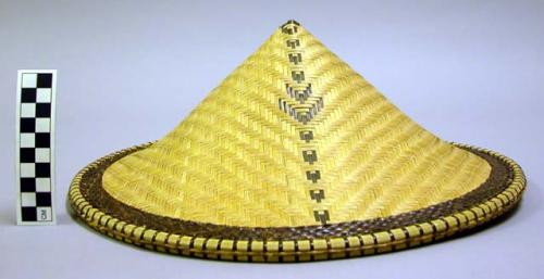 Hat woven with three vertical dark bands