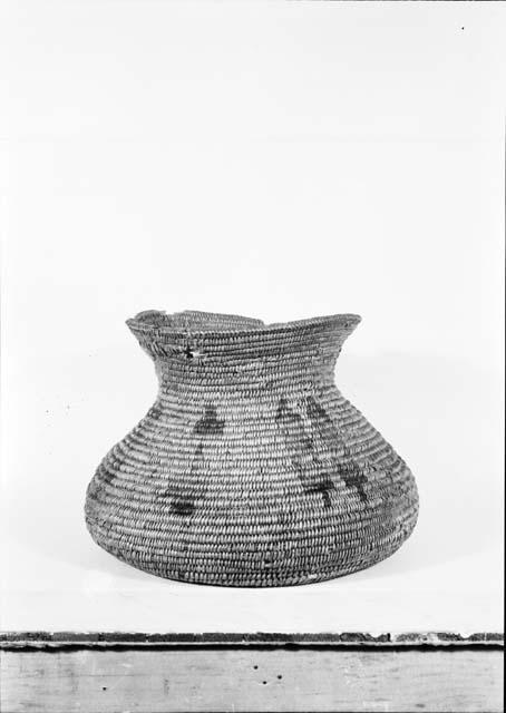 Squat Basket With Constricted Neck and Flared Rim, Feather or Arrow Motif