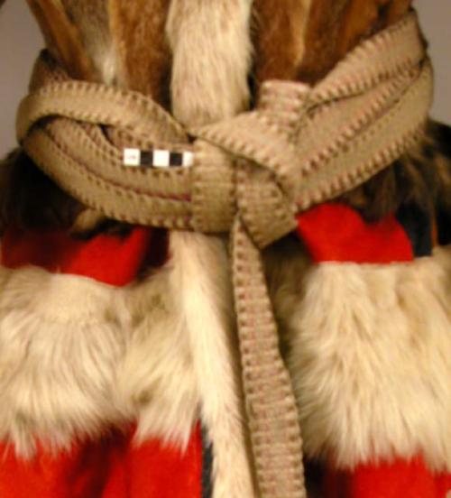 Long belt of woven wool