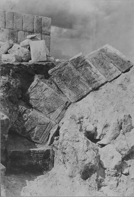 Column 13 at the Temple of Warriors showing position of failure