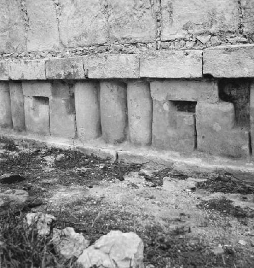 Decorated podium at SE corner of Temple of Three Lintels, Str. 7B3