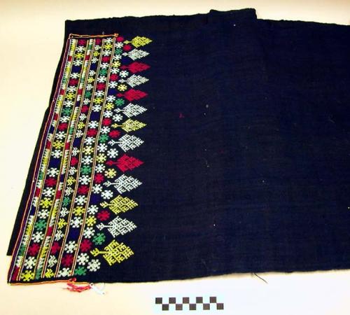 Textile length, embroidered