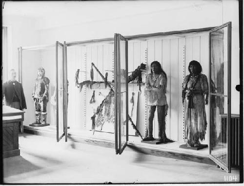 Models of Paiute and Eskimo, Peabody Museum Lecture Room