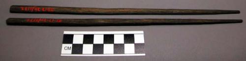 Wooden "chopsticks" used as eating utensils ("dem")
