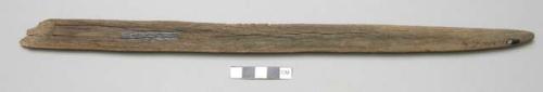 a) one blade-shaped wooded batten; b) one spear-shaped batten