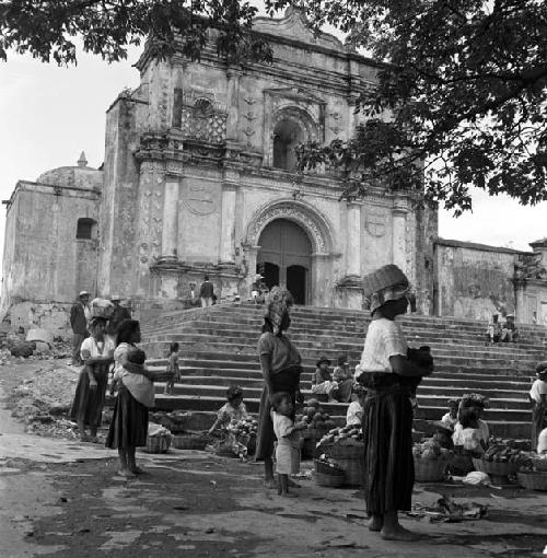 Plaza and church at Palin