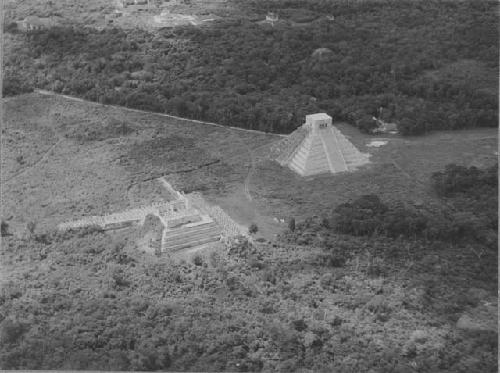 Aerial view of the Temple of the Warriors and El Castillo