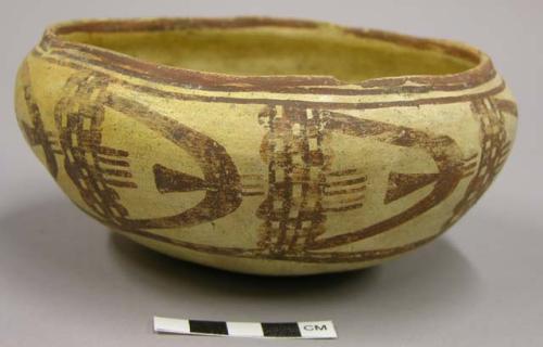 Jeddito black-on-yellow pottery bowl