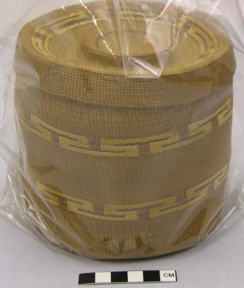 Basket with cover and false embroidery designs