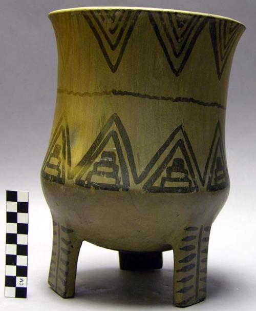 Ceramic burnished tripod vessel