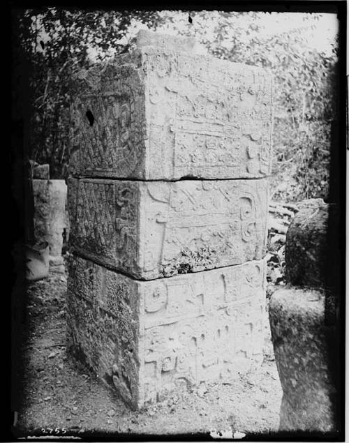 Square carved columns, Chamber of the Low Reliefs - Temple of Tigers