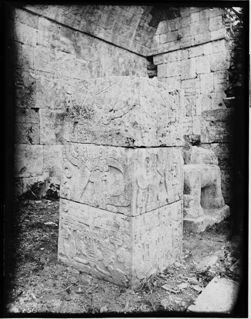Square carved columns, Chamber of the Low Reliefs - Temple of Tigers