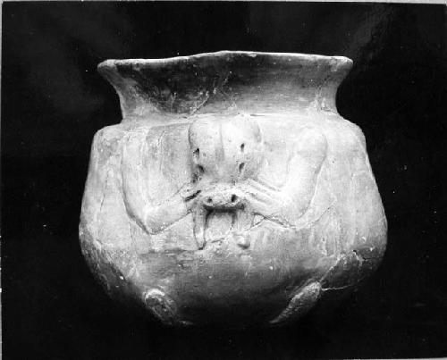 Pot 10, Grave 2. Sac. Phase white ware effigy spouted jar.