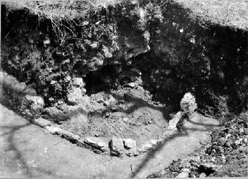Mound 2 - Trench D, curved S.W. corner