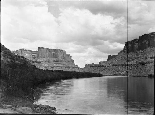 View of Green River Looking Upstream at Saddle Horse Bottom