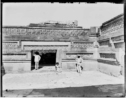 In the Quadrangle of Greques of the Hall of the Six Columns in Milta