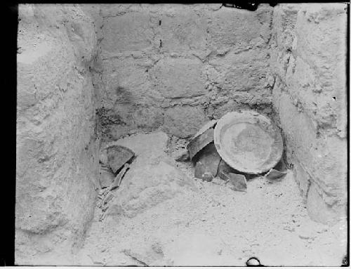 Group II, ruin B - room 2, pots