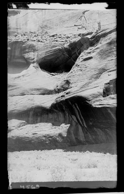 Ruin west of Antelope Ruin, showing big pot