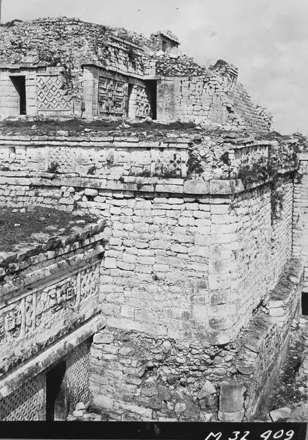 Northeast corner of Platform 4 at Monjas, photograph taken from top of Iglesia.