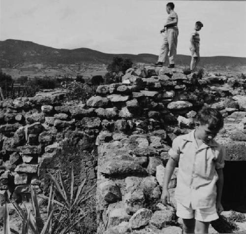 Masonry in the arroyo group at Mitla