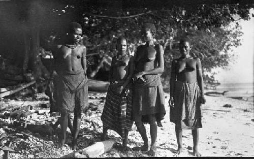 Group of indigenous women and children