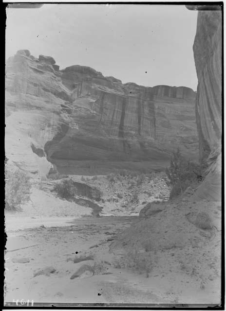 Ruins at head of Tse-on-i-tso-si canyon