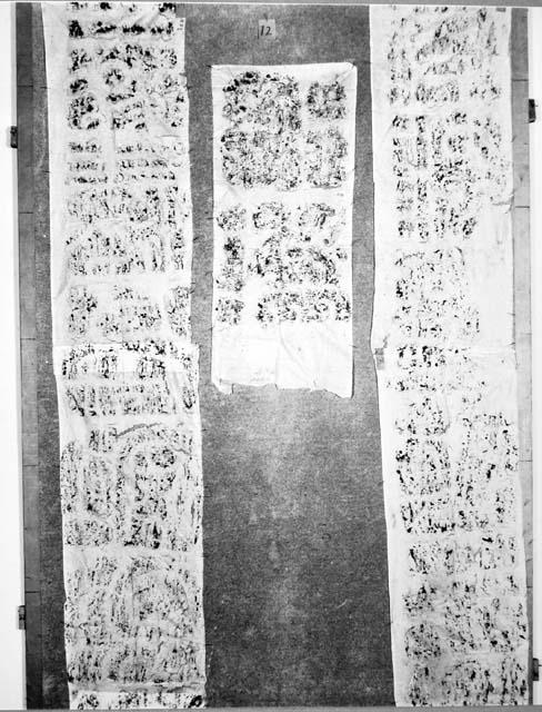 Stela 12. l. + r. top.  Back (rubbing) (in center)