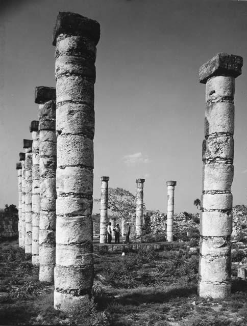 Columns of patio of Mercado