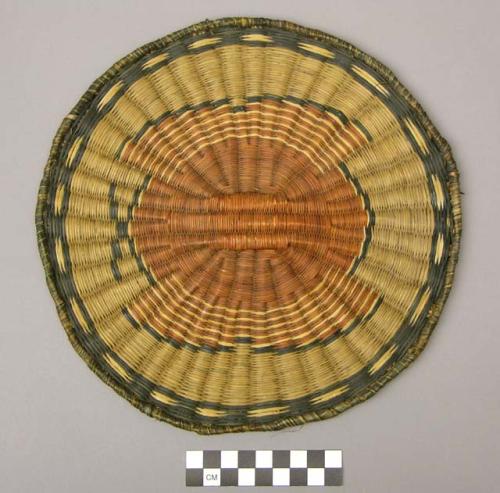 Piki tray. Geometric pattern in natural, red-brown, and black elements