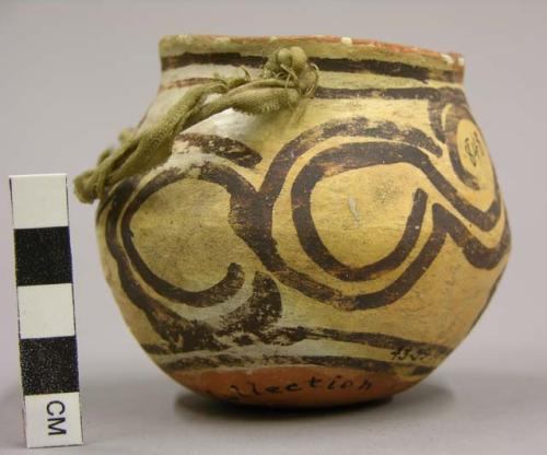 Jar, Polacca polychrome style c. zuni rain bird design