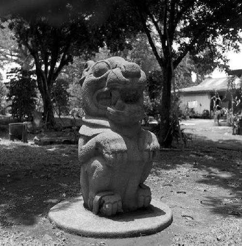 Jaguar sculpture at El Baul