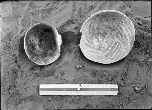 Pots 2 and 4, Burial 1