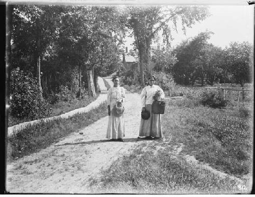 Women on Main Street, Indian Island