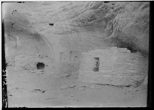 Cave 4 -- Small canyon, west side of west wall of Say-od-nee-chee