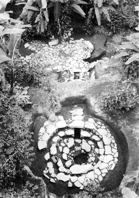 Underground passage and flagstone-paved terrace, Round Structure in La Gruta