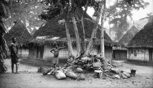 Sapo clan, Palaver house and village medicine place