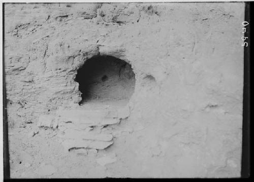 Cave 4 -- small room or cist excavated in hard pan