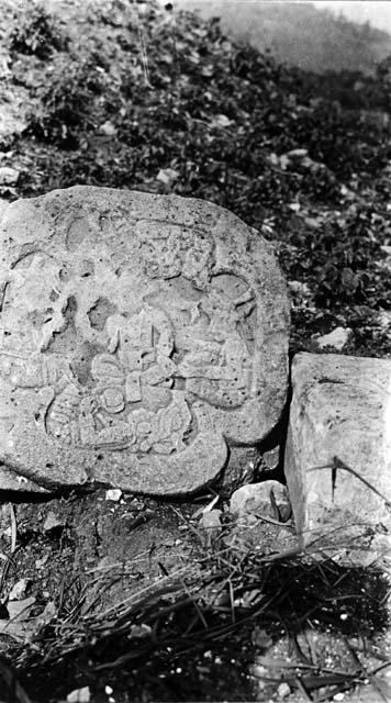 Unknown altar with seated figures