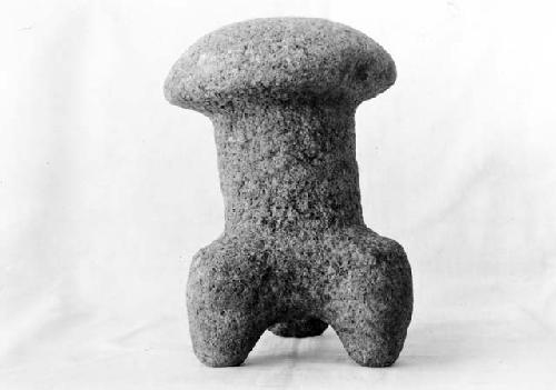 Plain tripod "mushroom" stone